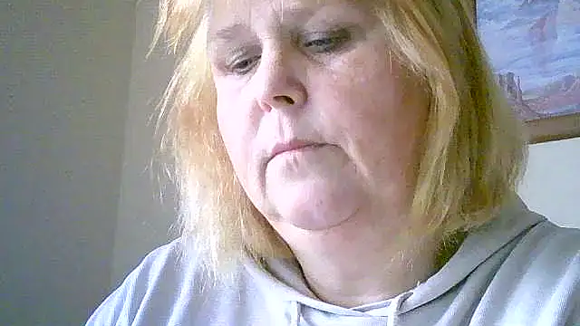 Snapshot of Sylviastar46 chatting on 11/14/25, 10:36 Sylviastar46 online show from 11/14/25, 10:36