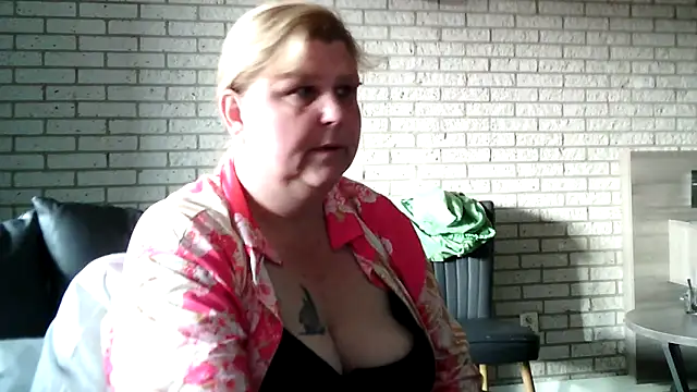 Sylviastar46 online show from 04/16/26, 04:52