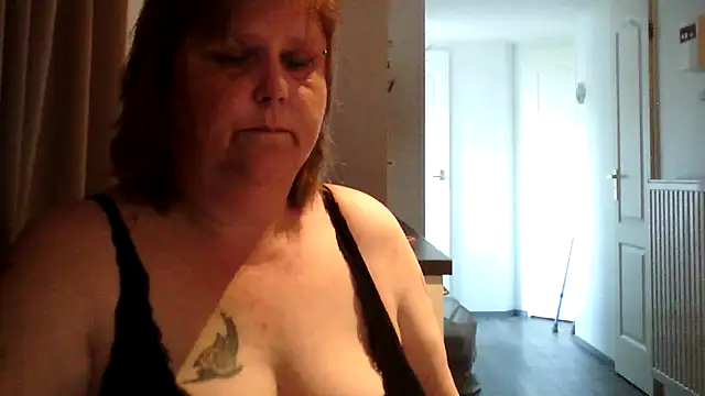 Snapshot of Sylviastar46 chatting on 05/22/26, 06:24 Sylviastar46 online show from 05/22/26, 06:24