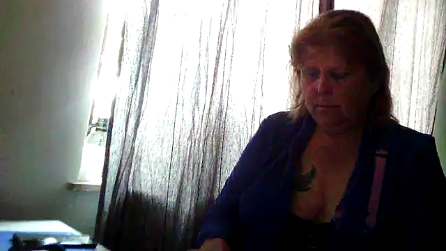 Snapshot of Sylviastar46 chatting on 06/08/26, 08:58 Sylviastar46 online show from 06/08/26, 08:58