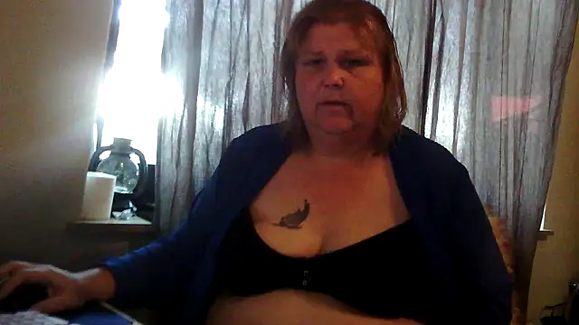 Snapshot of Sylviastar46 chatting on 06/09/26, 03:34 Sylviastar46 online show from 06/09/26, 03:34