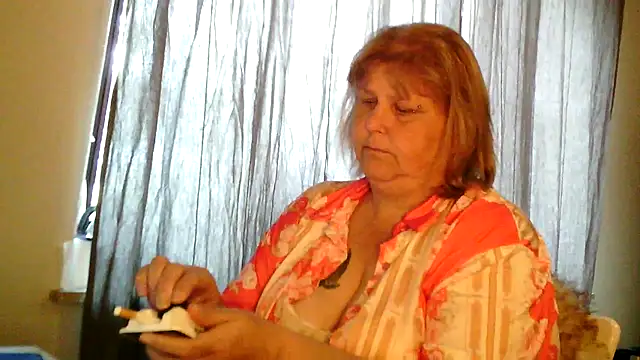 Snapshot of Sylviastar46 chatting on 06/12/26, 07:51 Sylviastar46 online show from 06/12/26, 07:51