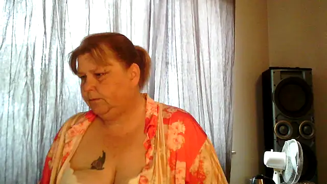Snapshot of Sylviastar46 chatting on 06/14/26, 08:05 Sylviastar46 online show from 06/14/26, 08:05