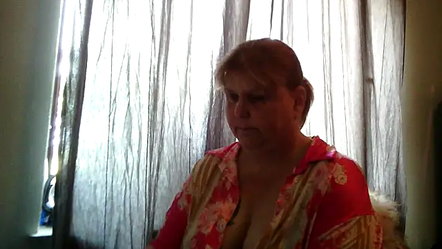 Snapshot of Sylviastar46 chatting on 06/16/26, 07:22 Sylviastar46 online show from 06/16/26, 07:22