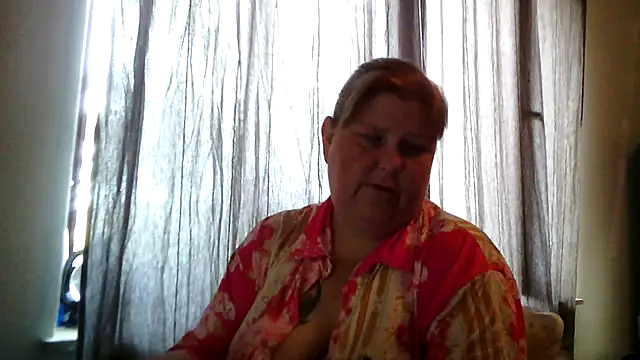 Snapshot of Sylviastar46 chatting on 06/18/26, 07:41 Sylviastar46 online show from 06/18/26, 07:41