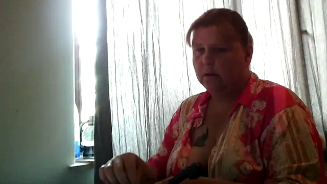 Snapshot of Sylviastar46 chatting on 06/21/26, 08:39 Sylviastar46 online show from 06/21/26, 08:39