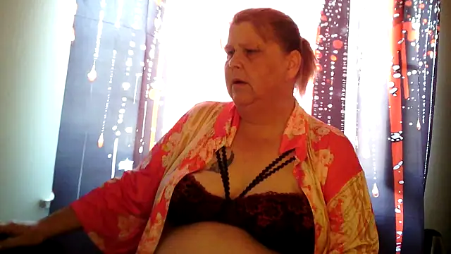 Snapshot of Sylviastar46 chatting on 06/30/26, 07:53 Sylviastar46 online show from 06/30/26, 07:53