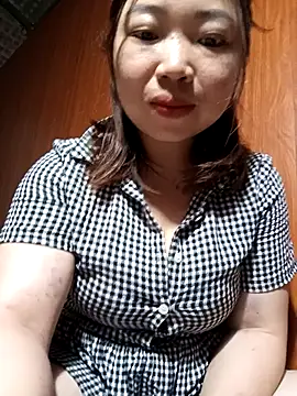 julybe online show from 04/01/26, 04:15