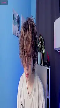 Snapshot of LeoBensyten chatting on 11/09/25, 03:10 LeoBensyten online show from 11/09/25, 03:10