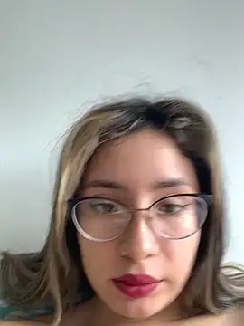 Snapshot of vanessa-242424 chatting on 11/16/25, 03:06 vanessa-242424 online show from 11/16/25, 03:06