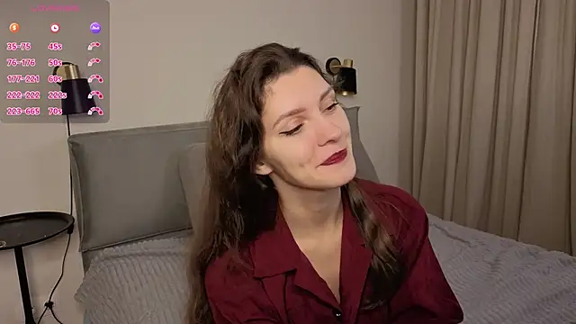 LauraYoungg online show from 11/18/25, 08:13