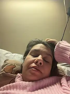 Snapshot of Carolineisback chatting on 03/04/26, 05:08 Carolineisback online show from 03/04/26, 05:08