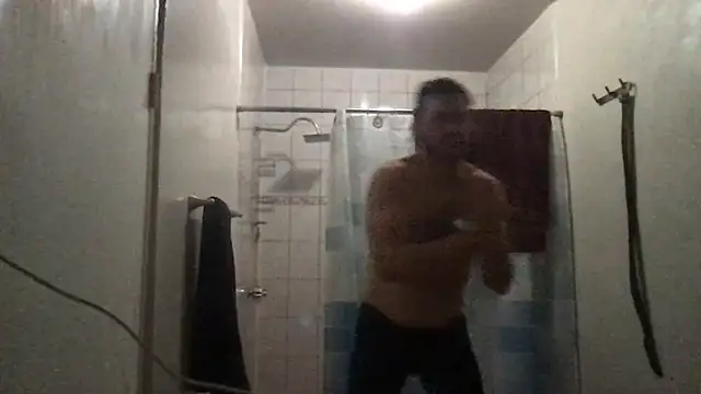 Snapshot of ezrah23 chatting on 11/17/25, 02:39 ezrah23 online show from 11/17/25, 02:39