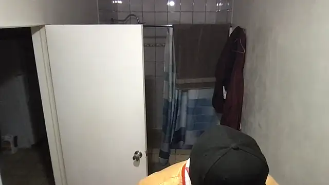 ezrah23 online show from 12/15/25, 06:39