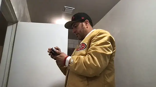 ezrah23 online show from 12/15/25, 06:45