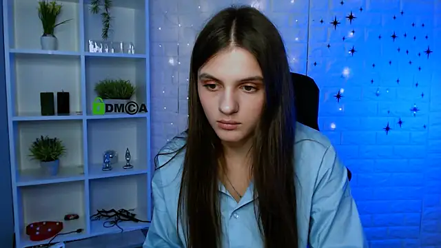 lisa dark  online show from 06/04/26, 12:44