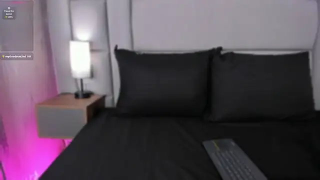 Snapshot of lexiee__ chatting on 04/22/26, 12:18 lexiee online show from 04/22/26, 12:18