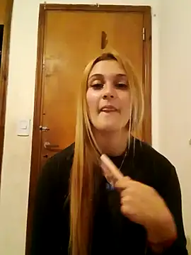 larubia arg online show from 10/31/25, 02:45