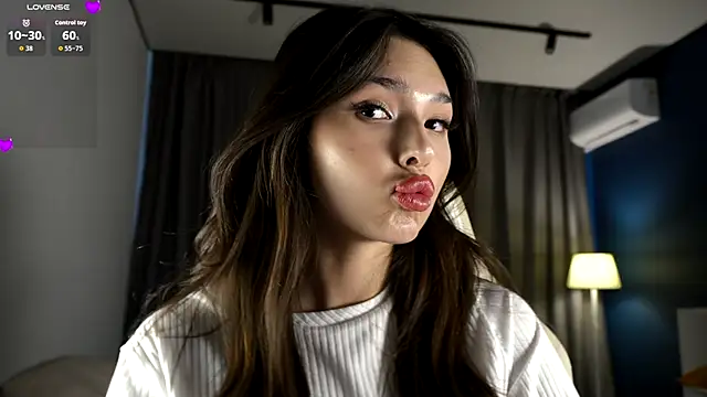 Snapshot of candylolly__ chatting on 11/04/25, 05:50 candylolly   online show from 11/04/25, 05:50