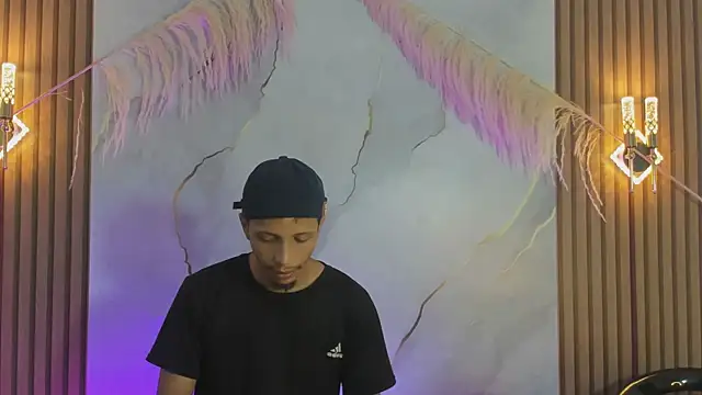 Snapshot of DamianandEva chatting on 04/30/26, 12:44 DamianandEva online show from 04/30/26, 12:44