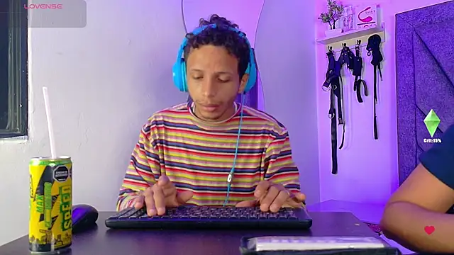 Snapshot of DamianandEva chatting on 05/20/26, 12:55 DamianandEva online show from 05/20/26, 12:55