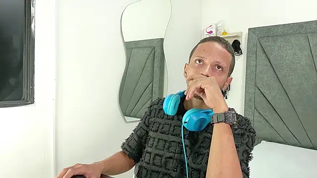 Snapshot of DamianandEva chatting on 06/18/26, 12:53 DamianandEva online show from 06/18/26, 12:53