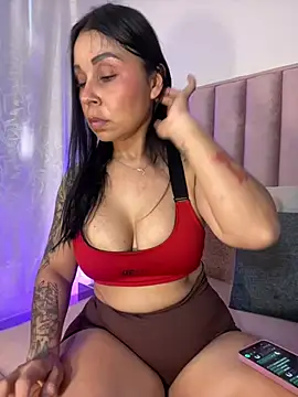 Snapshot of Natural_BIGASS_Nina chatting on 05/26/26, 07:32 Natural BIGASS Nina online show from 05/26/26, 07:32