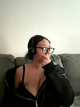 minha baby online show from 11/30/25, 04:22