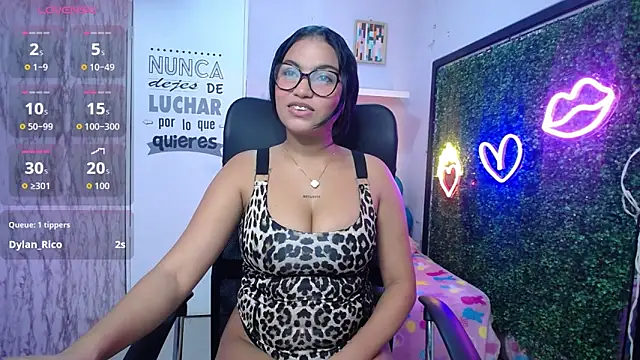 valeria martinez19 online show from 11/18/25, 02:50