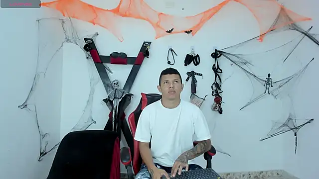 Steven19 LatinBoy online show from 10/30/25, 12:06