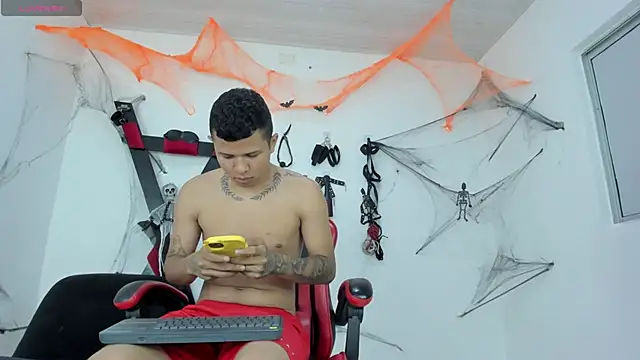 Steven19 LatinBoy online show from 10/31/25, 11:55