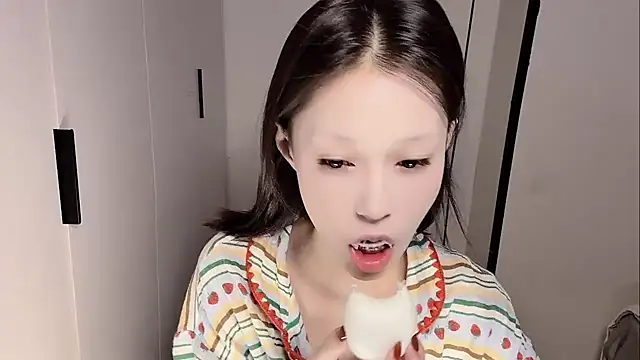 yuyu-33 online show from 11/21/25, 02:10