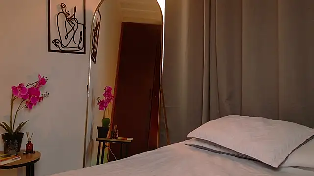 VictoriaNova  online show from 07/13/26, 05:05
