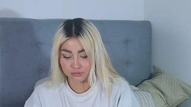 Elina Hills online show from 12/04/25, 02:04