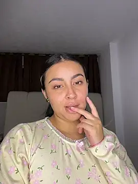 Elina Hills online show from 05/24/26, 12:04