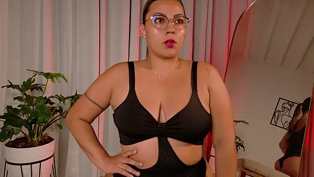 Zara Nova online show from 02/19/26, 02:40