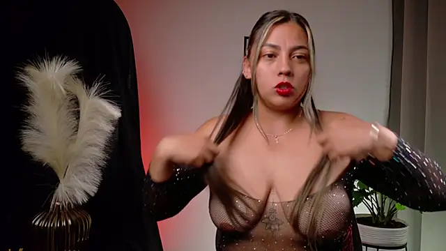 Zara Nova online show from 04/16/26, 11:51