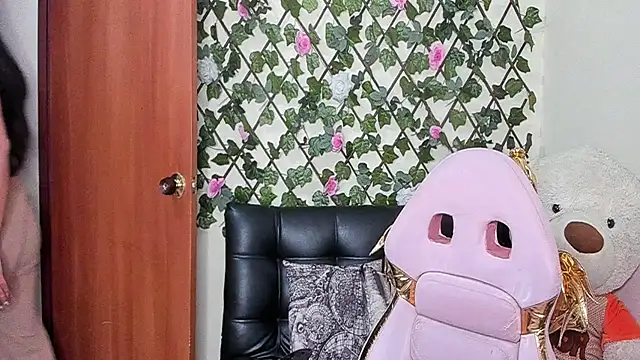 melani ferraraa  online show from 11/13/25, 05:50