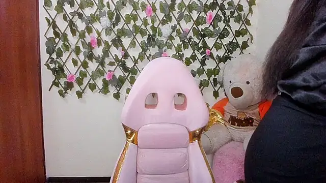 melani ferraraa  online show from 11/26/25, 06:58