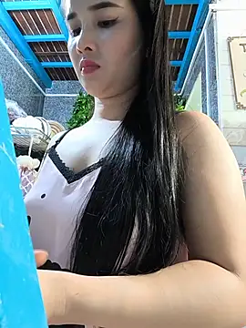 Snapshot of Okleotina9 chatting on 05/30/26, 04:37 Okleotina9 online show from 05/30/26, 04:37