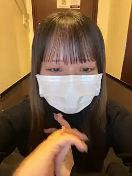 Snapshot of emiri_da_nyan chatting on 11/11/25, 04:23 emiri da nyan online show from 11/11/25, 04:23