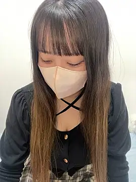 Snapshot of emiri_da_nyan chatting on 05/18/26, 11:27 emiri da nyan online show from 05/18/26, 11:27