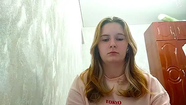 Snapshot of PearlHennington chatting on 10/30/25, 04:30 PearlHennington online show from 10/30/25, 04:30