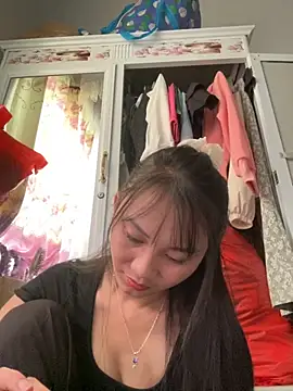 Snapshot of Amino-Suca chatting on 10/31/25, 04:24 Amino-Suca online show from 10/31/25, 04:24