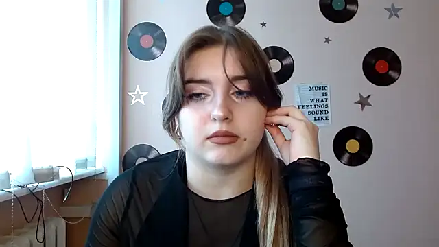 Snapshot of Dance__Queen chatting on 11/04/25, 10:36 Dance Queen online show from 11/04/25, 10:36