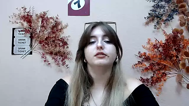 Snapshot of Dance__Queen chatting on 11/05/25, 02:28 Dance Queen online show from 11/05/25, 02:28