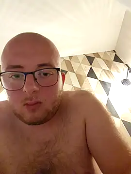 Snapshot of slavepuceau2 chatting on 10/30/25, 08:20 slavepuceau2 online show from 10/30/25, 08:20