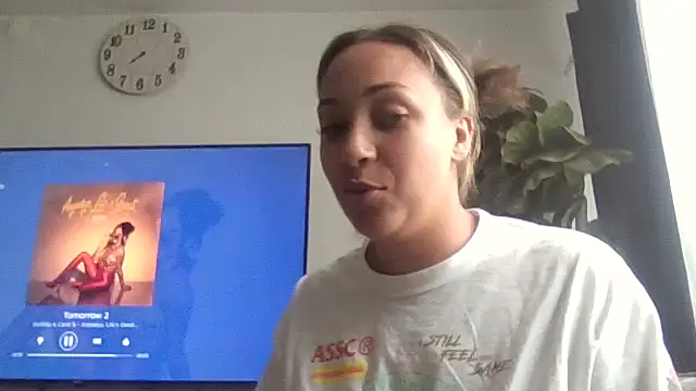 prettylildes online show from 11/01/25, 07:05