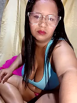 Snapshot of meliza87 chatting on 12/03/25, 12:25 meliza87 online show from 12/03/25, 12:25