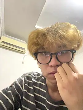 Snapshot of DaleHammer chatting on 10/31/25, 03:29 DaleHammer online show from 10/31/25, 03:29